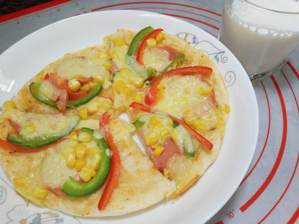 薄饼脆皮火腿pizza