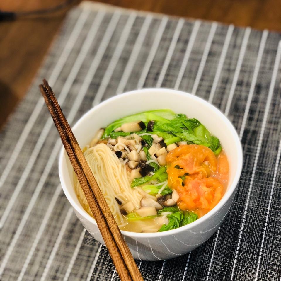 菌汤面条 看得见的香菇 尝得到的鲜美 这才是真正的菌汤