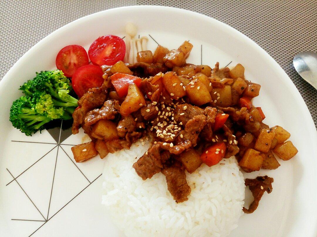 好吃到舔碗底的土豆肥牛拌饭