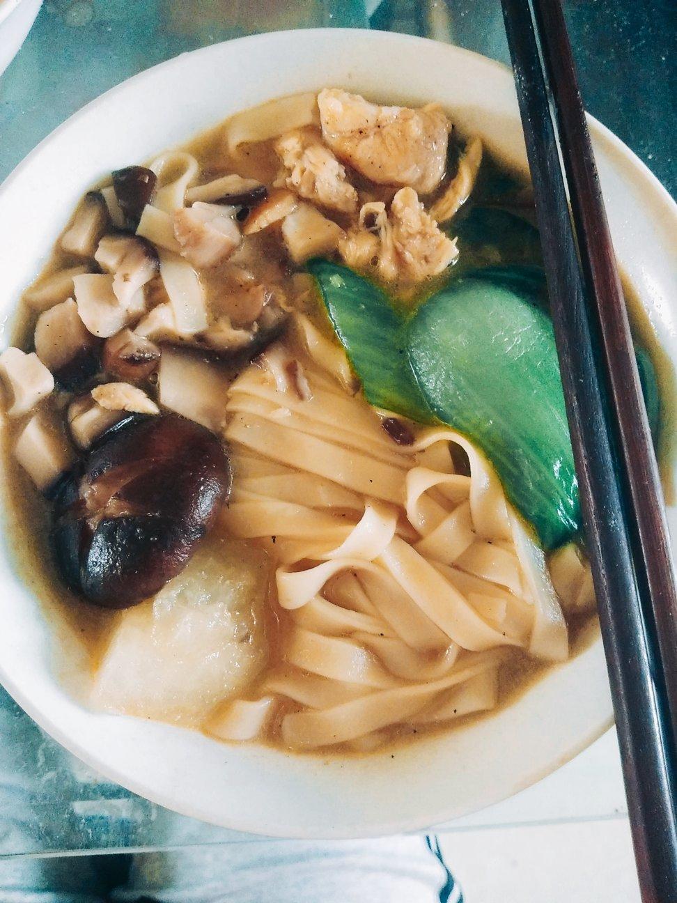 菌汤面条 看得见的香菇 尝得到的鲜美 这才是真正的菌汤