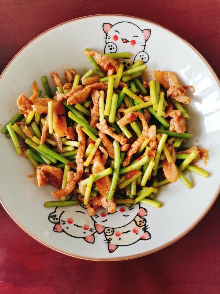 妈妈牌蒜薹炒肉