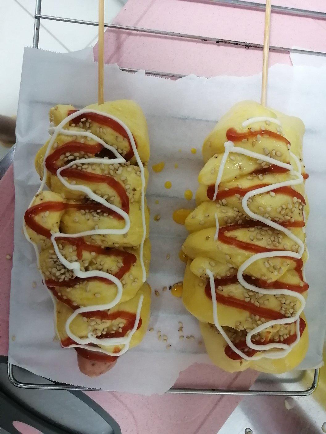 热狗面包棒，复刻儿时的味道，软乎乎的面包里藏着烤肠，太香了