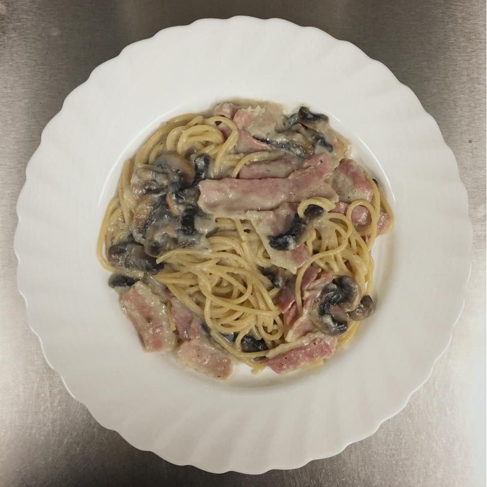白汁蘑菇培根意粉