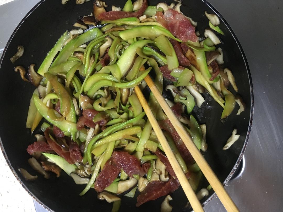 打扫冰箱 治挑食 腊肠饭的做法