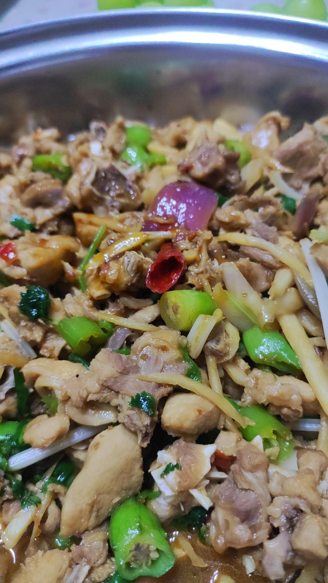 【创意小厨娘】家庭版鲜锅兔——兔肉嫩滑，麻辣爽口，这是一道下饭下酒的硬菜。