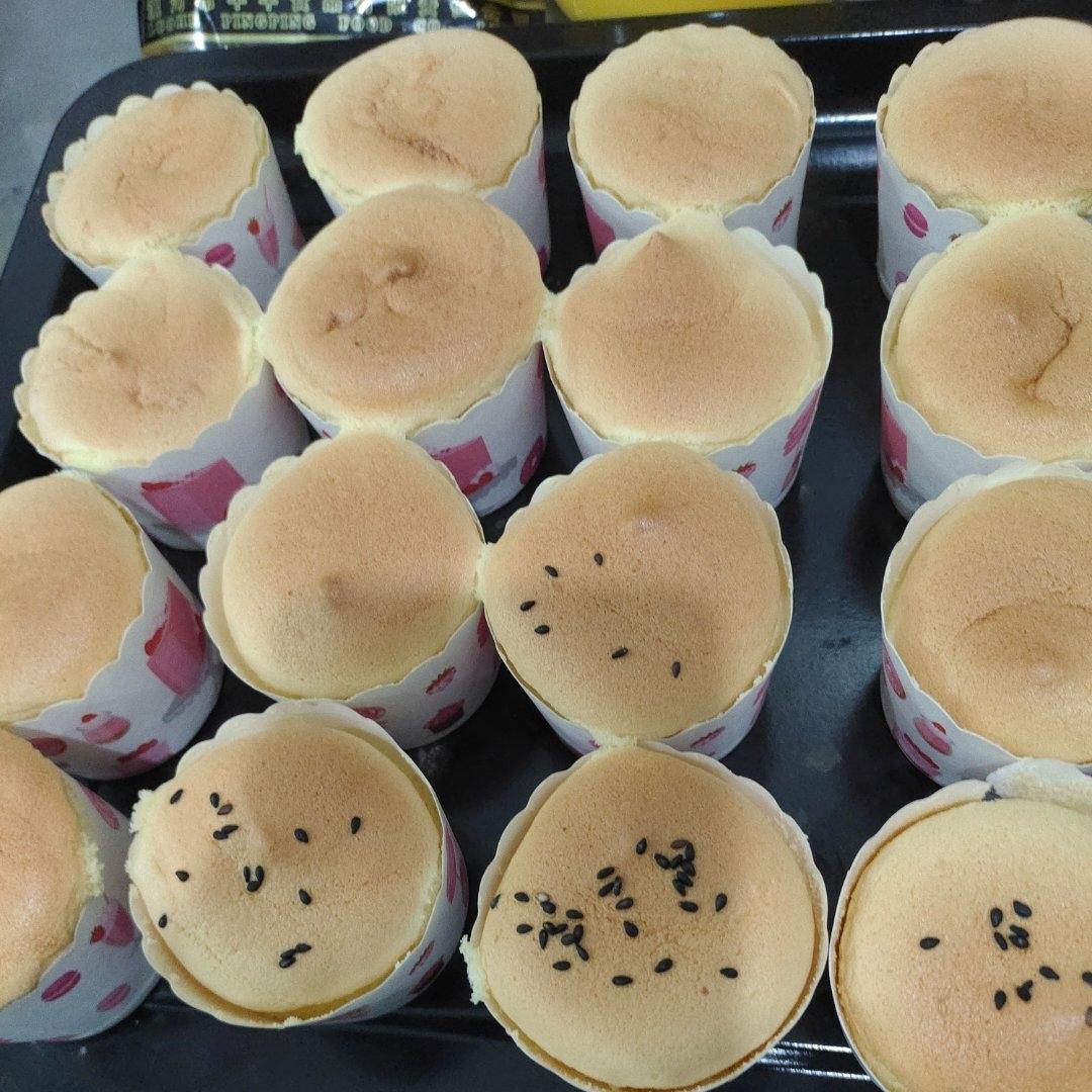 戚风小纸杯蛋糕