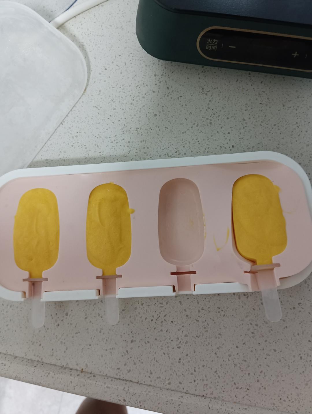 做法超级简单的芒果雪糕，丝滑细腻没有冰渣