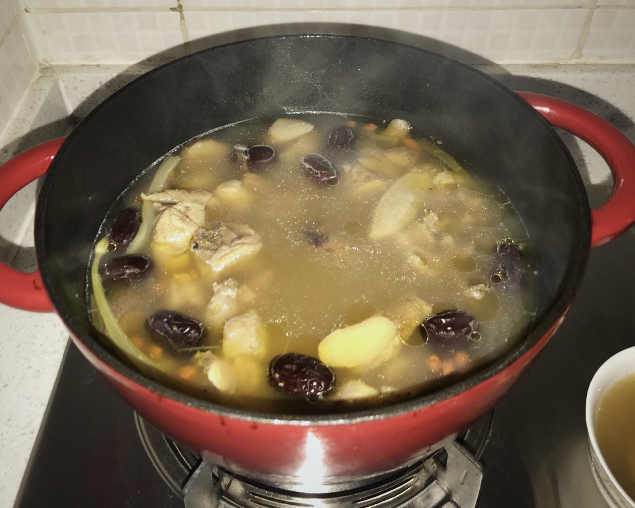 土鸡松茸红枣汤-孕妇滋补汤的做法