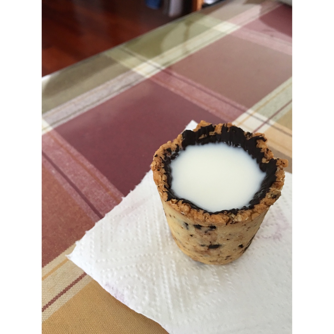 【视频食谱】巧克力燕麦曲奇杯