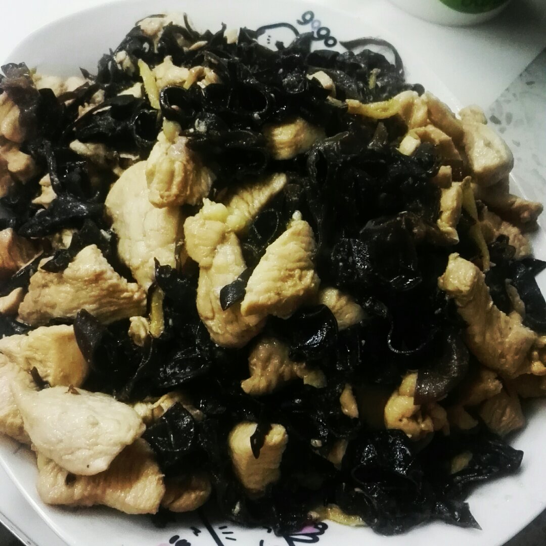 木耳炒鸡肉