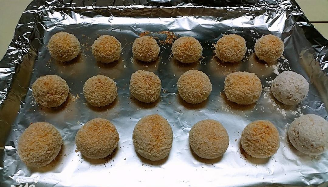 全蛋黄金椰蓉球