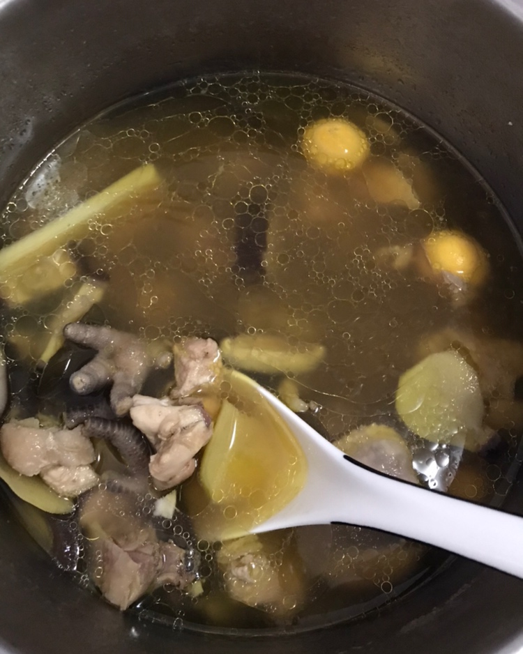 奶奶教的鲜香肥美香菇炖鸡汤