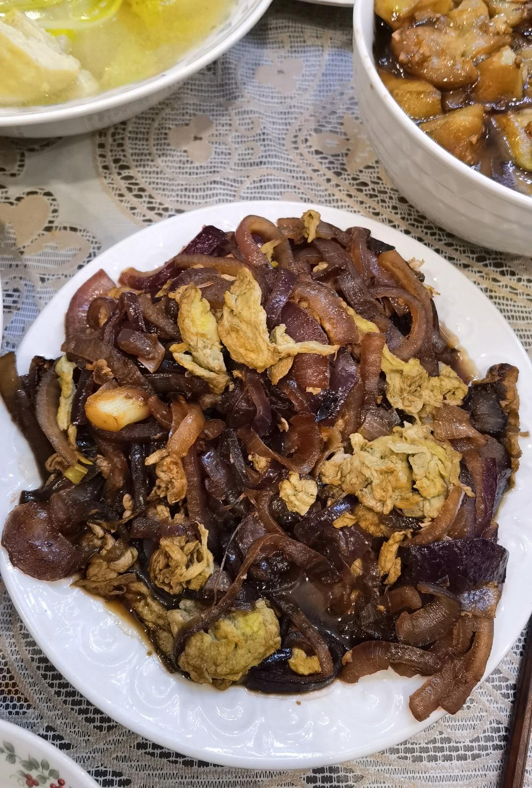 降压防癌的好食材  洋葱炒鸡蛋