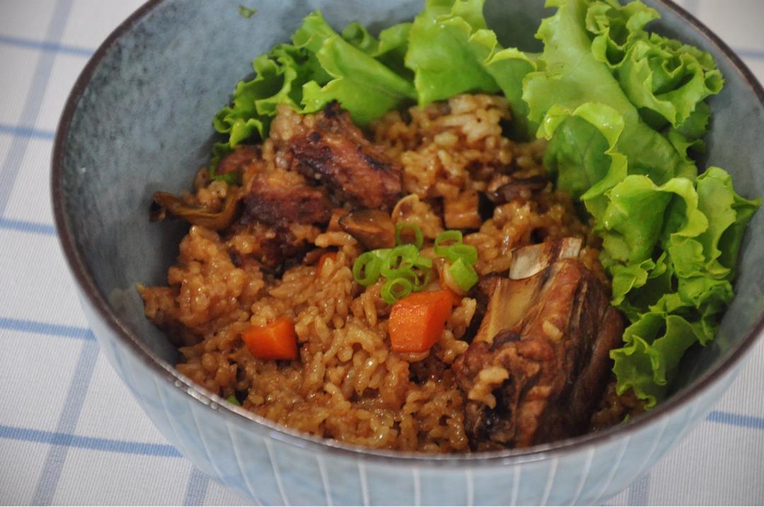 喷香排骨焖饭（爆好吃）