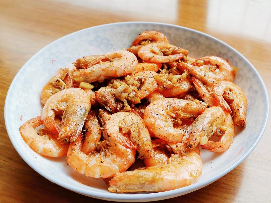 吮指回味蒜蓉黄油虾