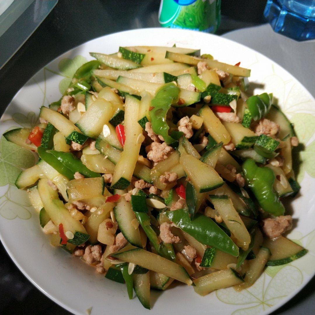 黄瓜炒肉