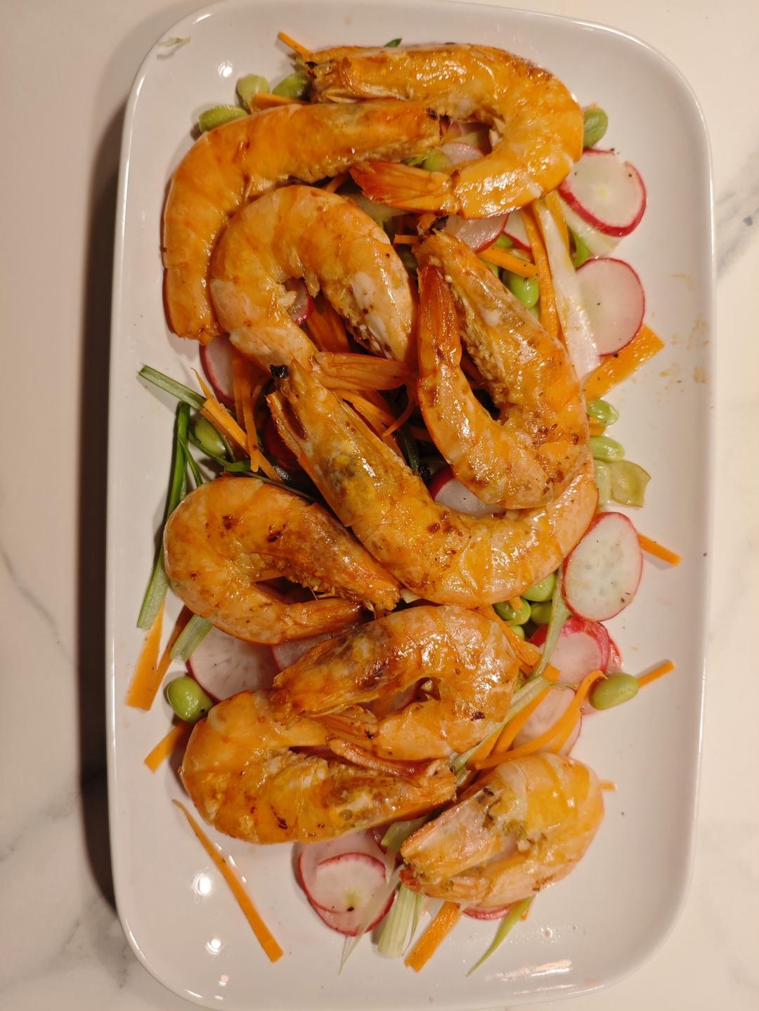大虾配毛豆沙拉佐胡萝卜味噌汁 Prawns with Edamame Slaw and Carrot-Miso Sauce