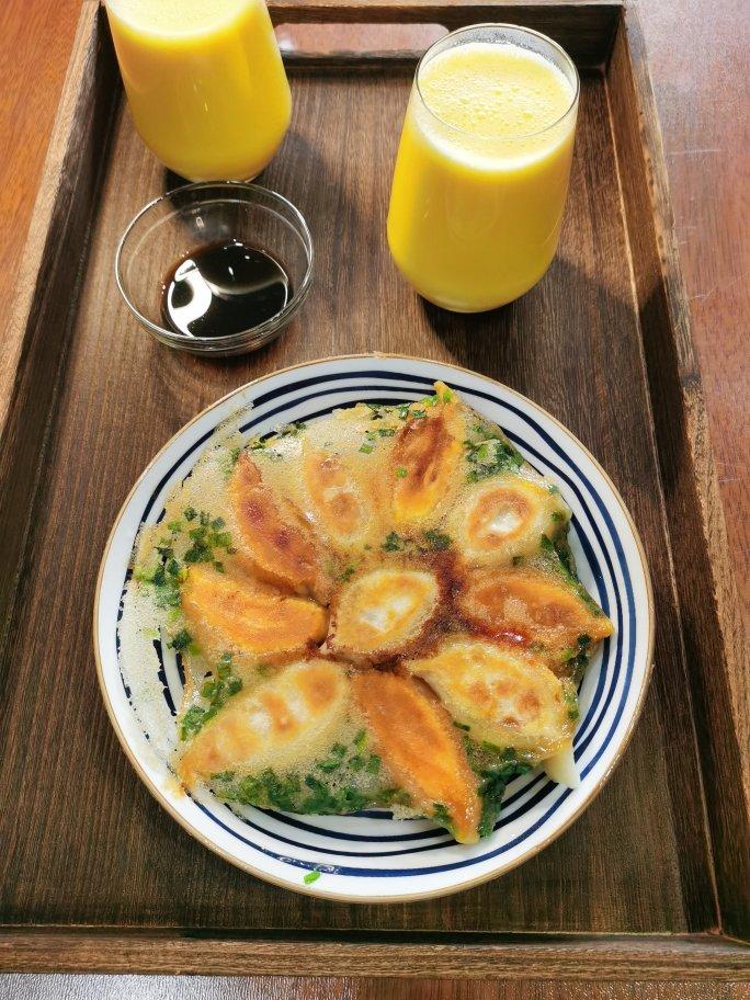 冰花煎饺（个人认为最好吃的饺子做法了！）