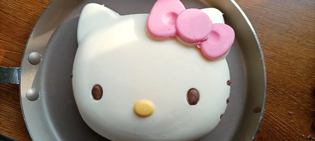 《Tinrry+》超顺滑奶香浓郁的Kitty酸奶芝士慕斯蛋糕