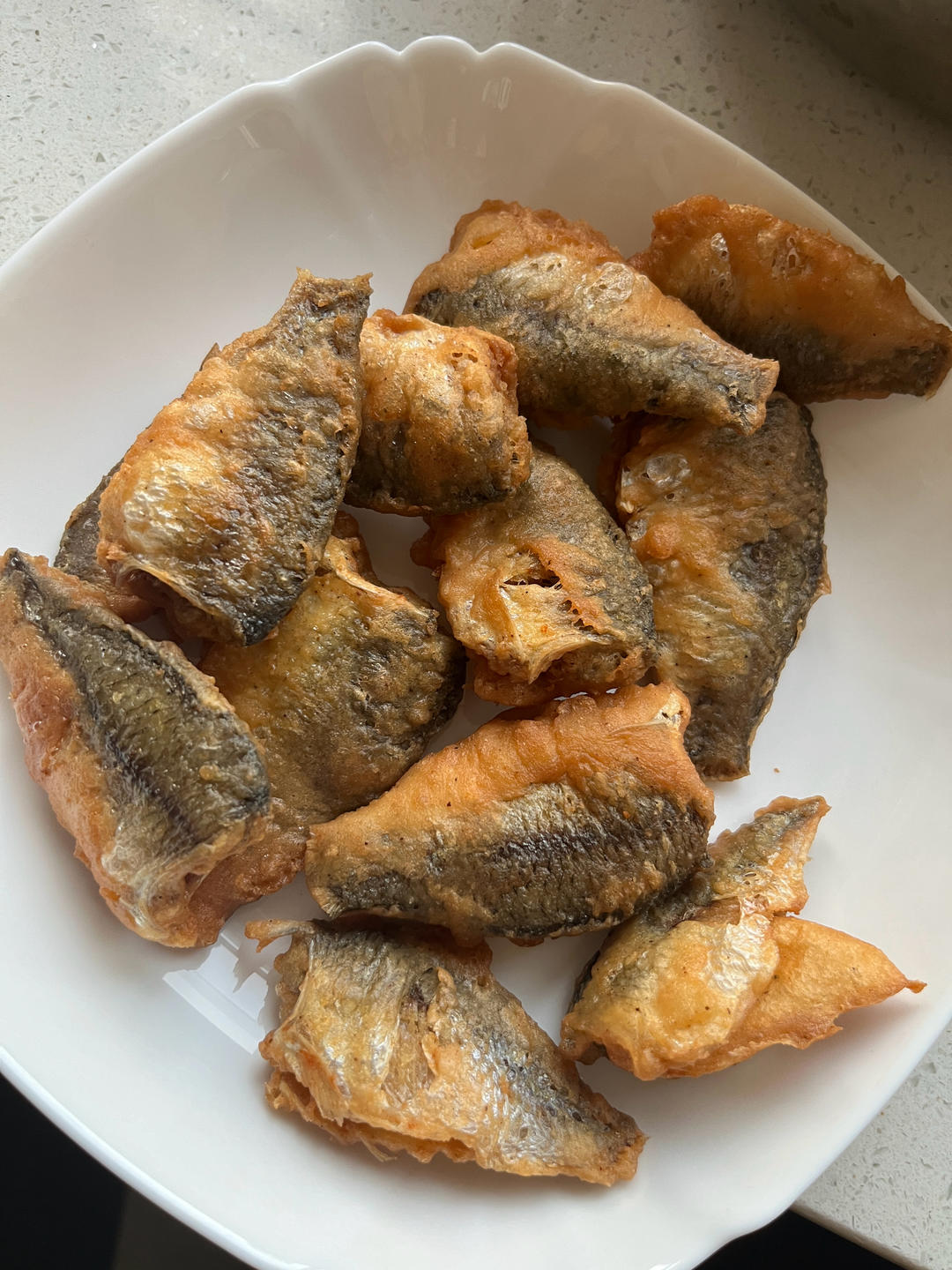 酥炸野生小鲫鱼