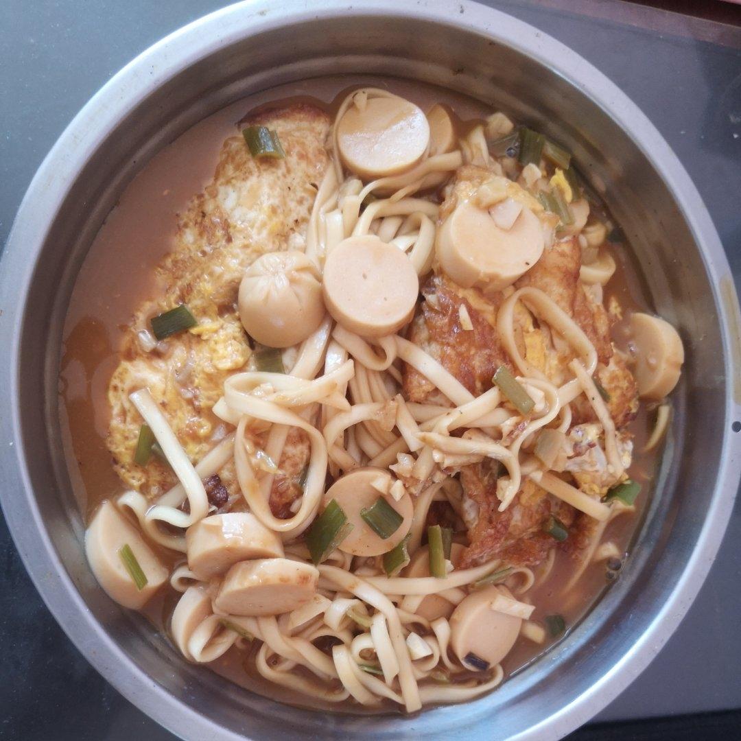 十分钟搞定！！酱汁浓郁好吃的荷包蛋焖面