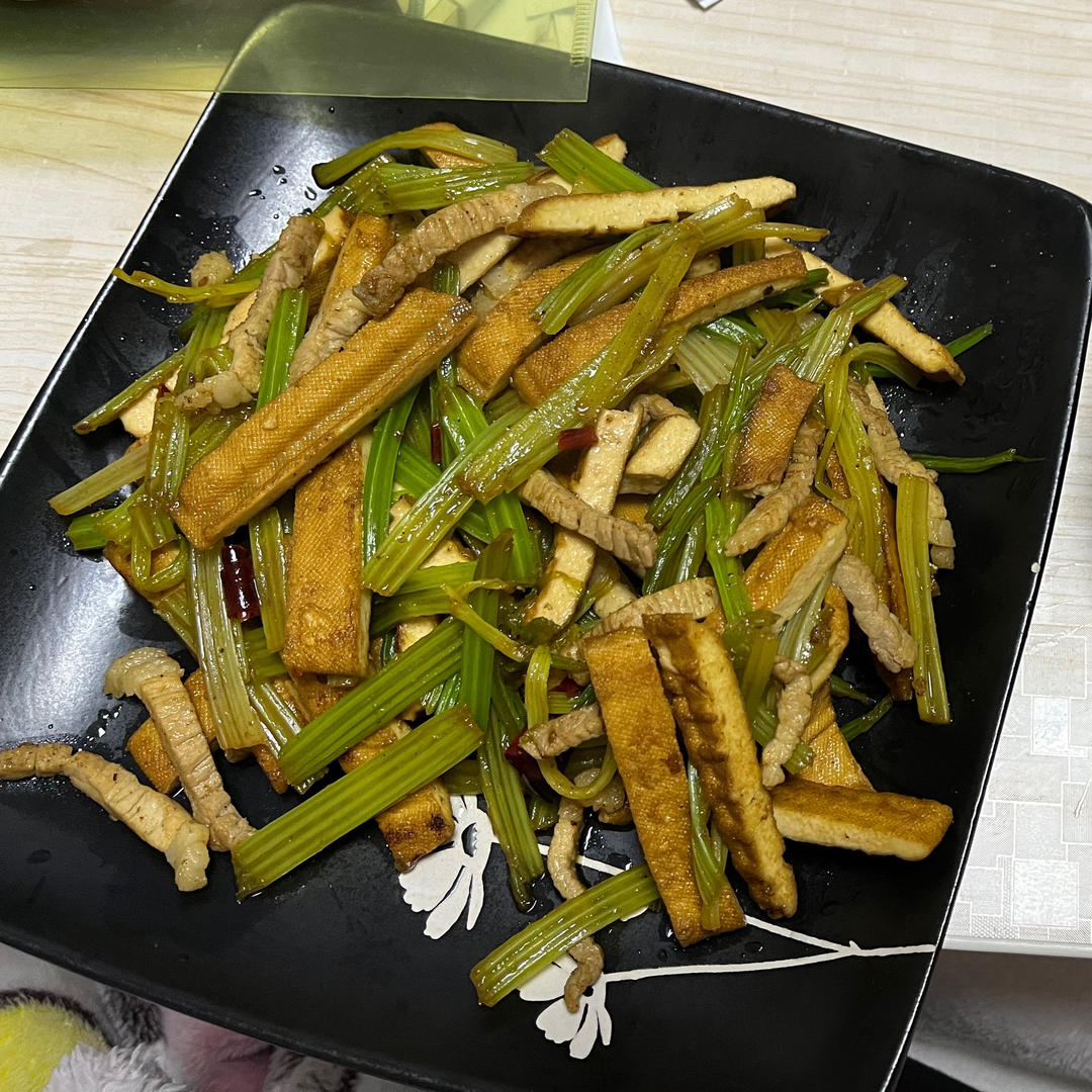 素菜：芹菜炒豆腐干