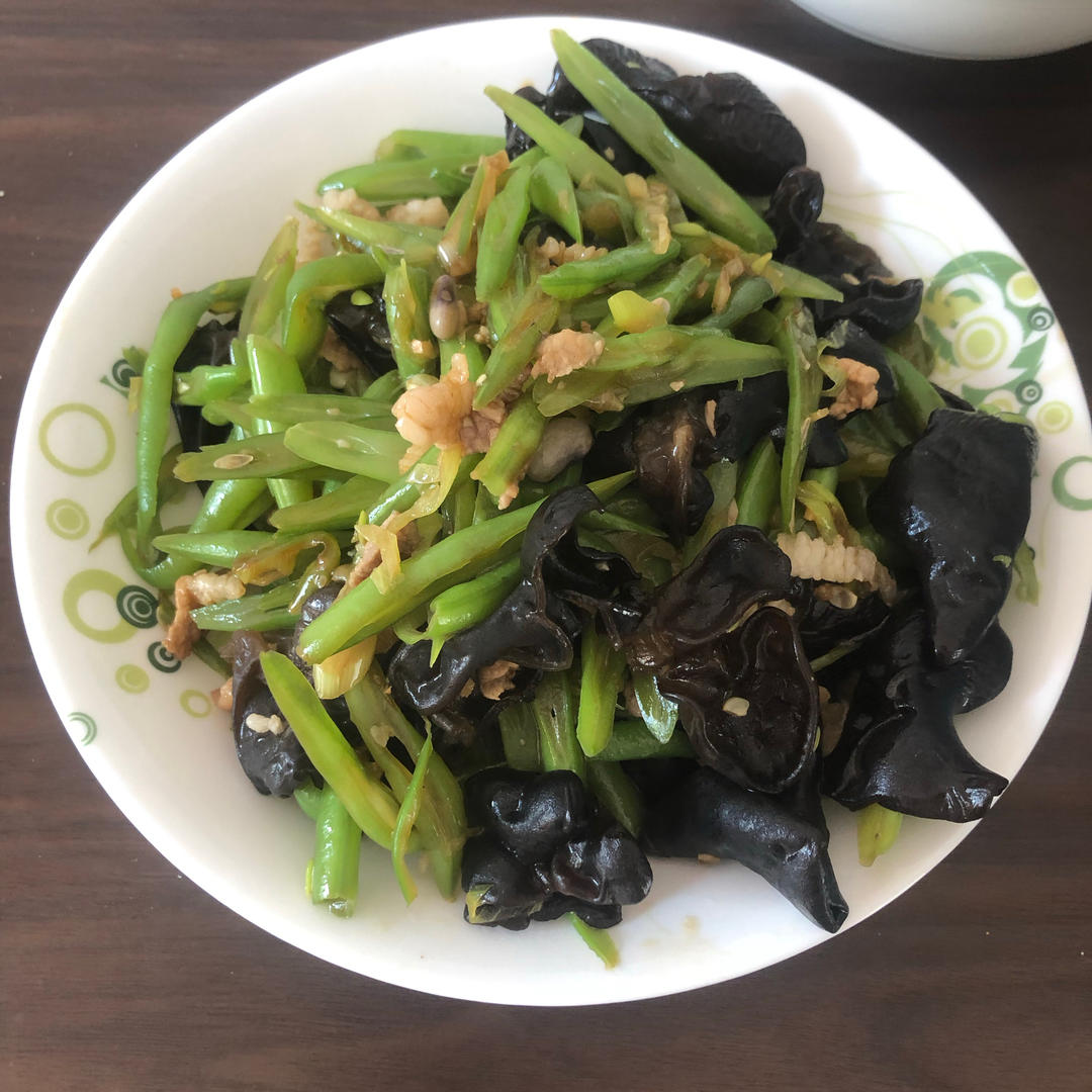 扁豆角黄花菜木耳炒肉丝