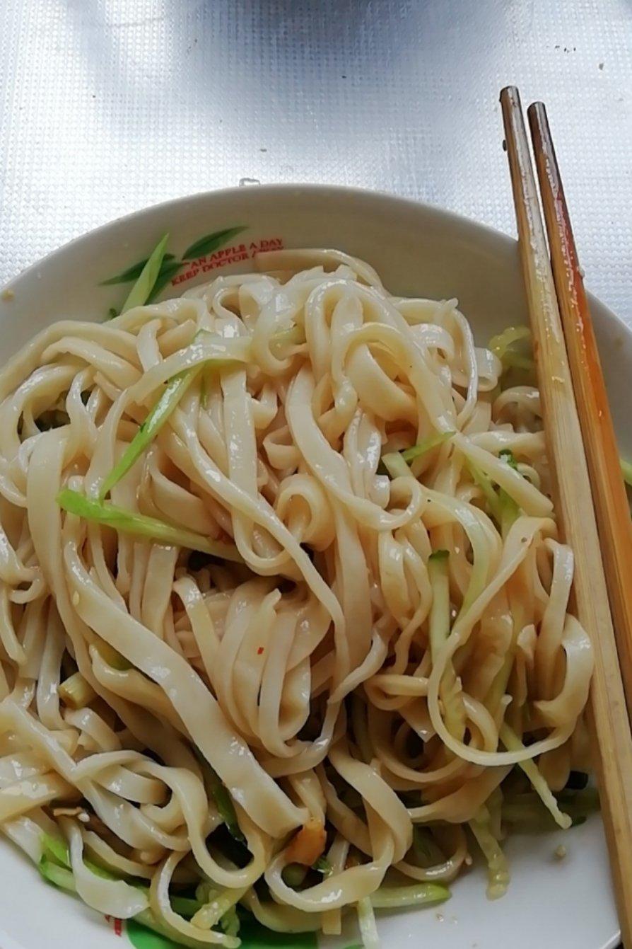夏日快手凉拌面