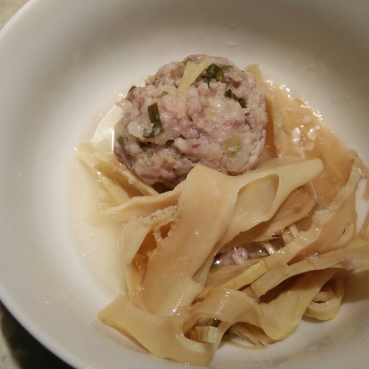 笋干炖狮子头