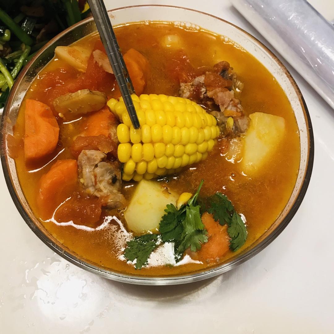 番茄土豆玉米排骨汤