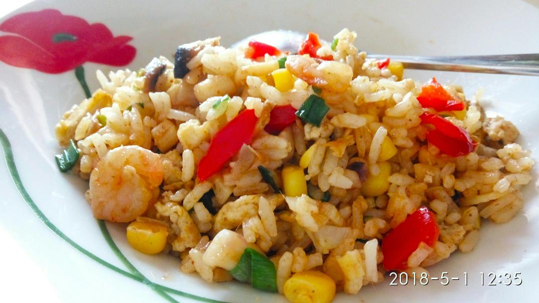 泰式红咖喱海鲜炒饭