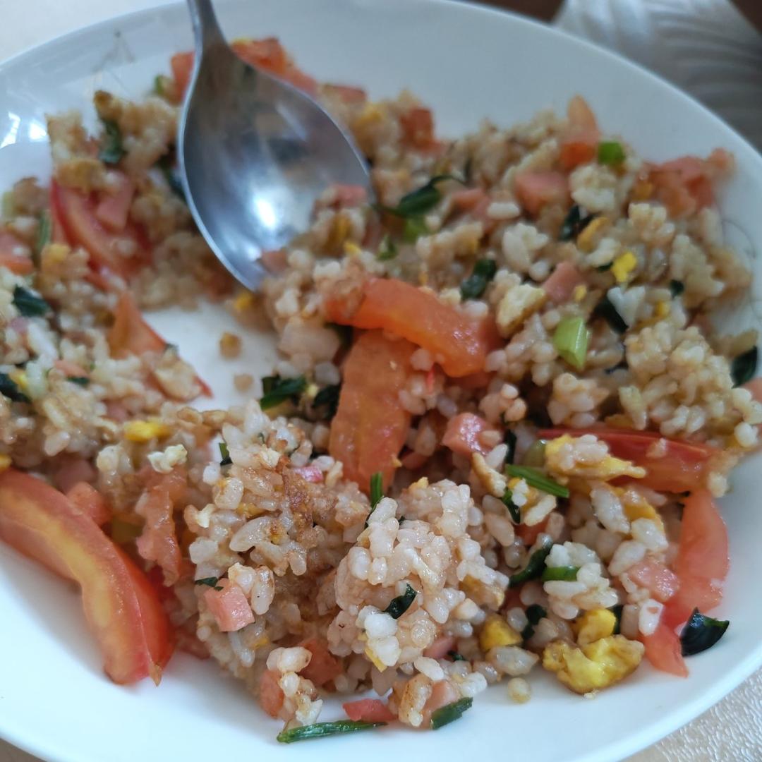 厨师长教你：“酱油炒饭”的家常做法，里面满满的小技巧，很受用