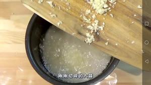 牛排蒜香黄油炊饭【木下大胃王】的做法 步骤4