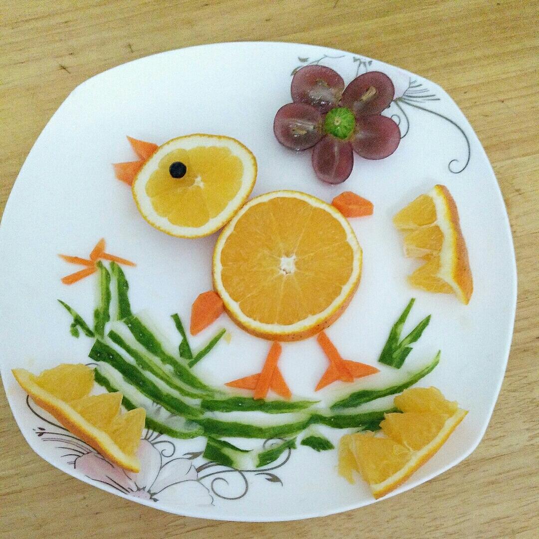 66883txr做的可爱小鸡水果拼盘