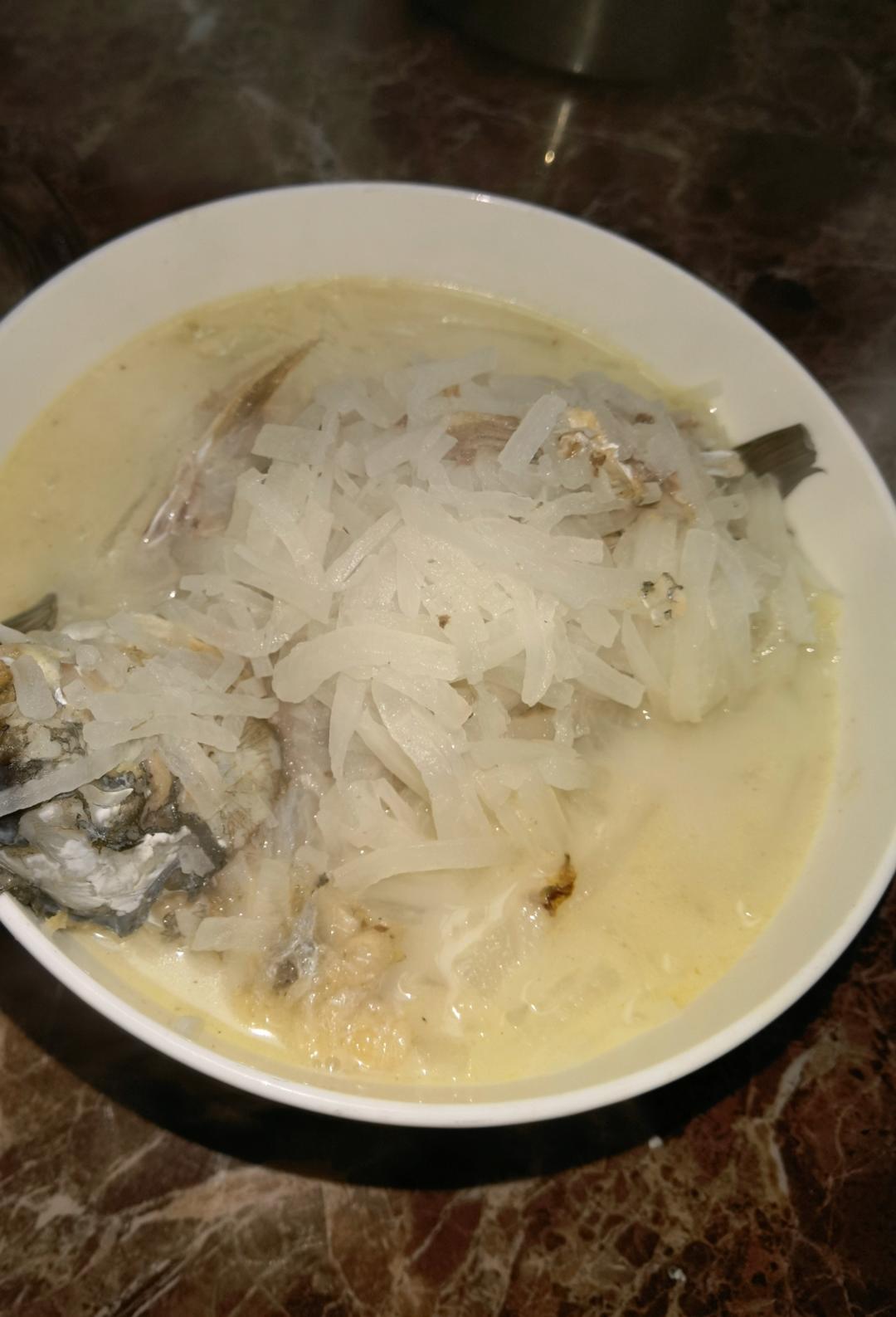萝卜丝鲫鱼汤