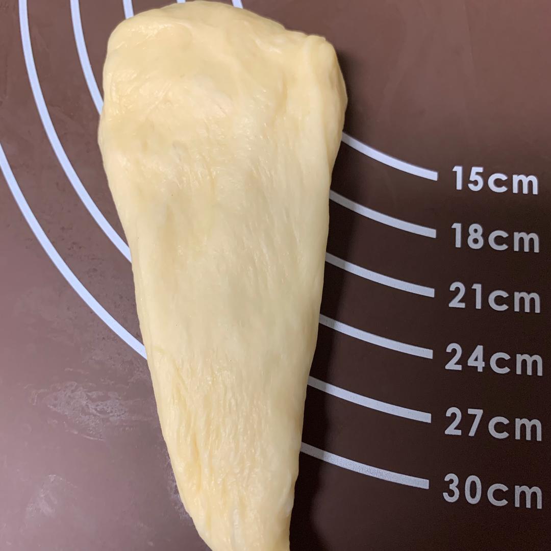 超软的蜂蜜黄油卷面包的做法 步骤3