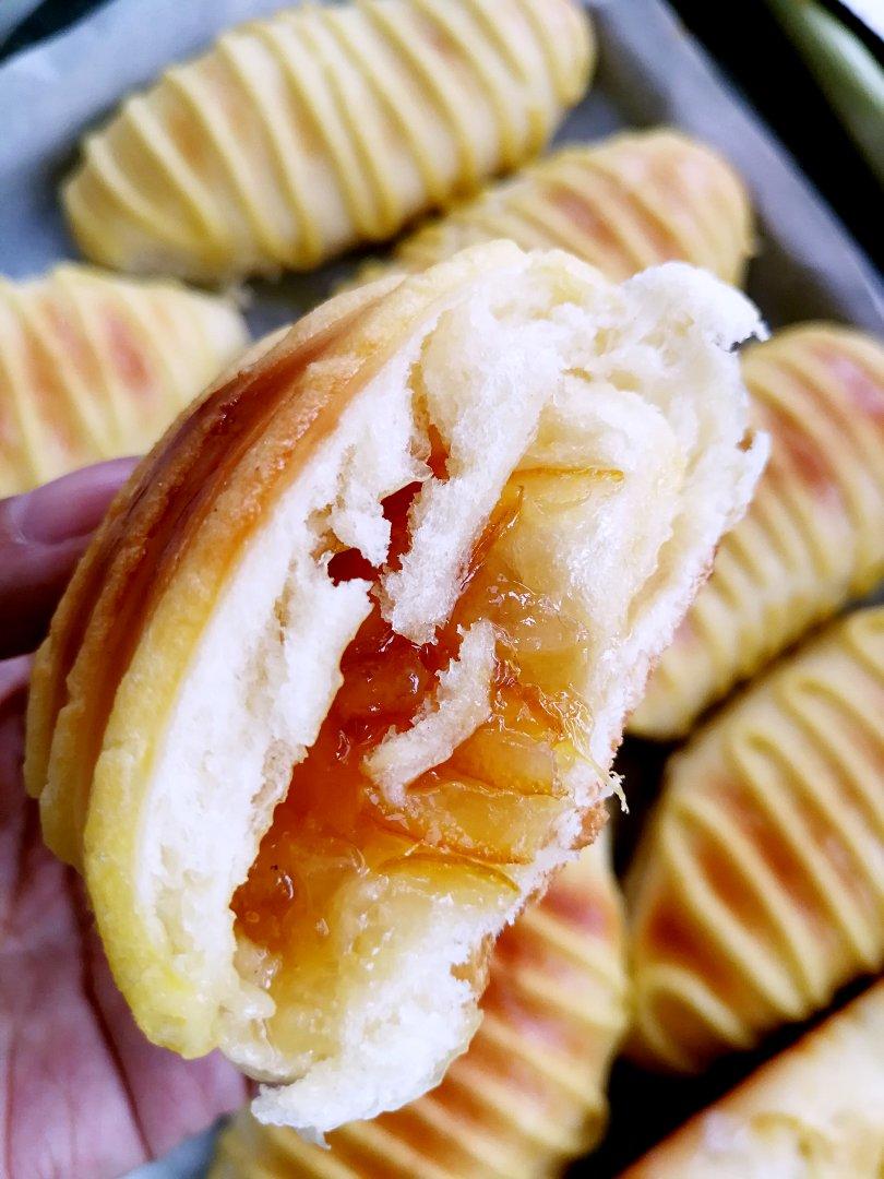 面包房里最受欢迎的毛毛虫面包