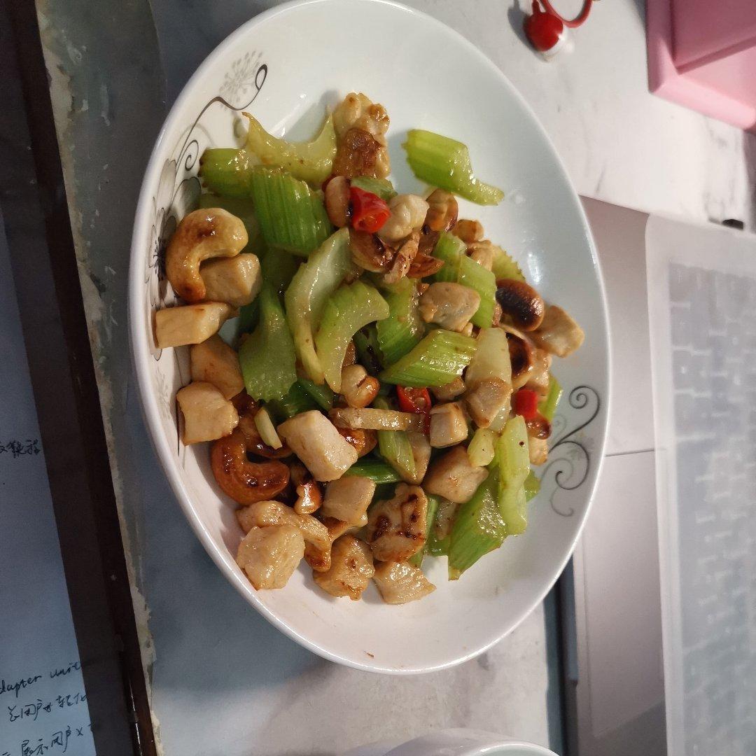 腰果西芹炒鸡丁