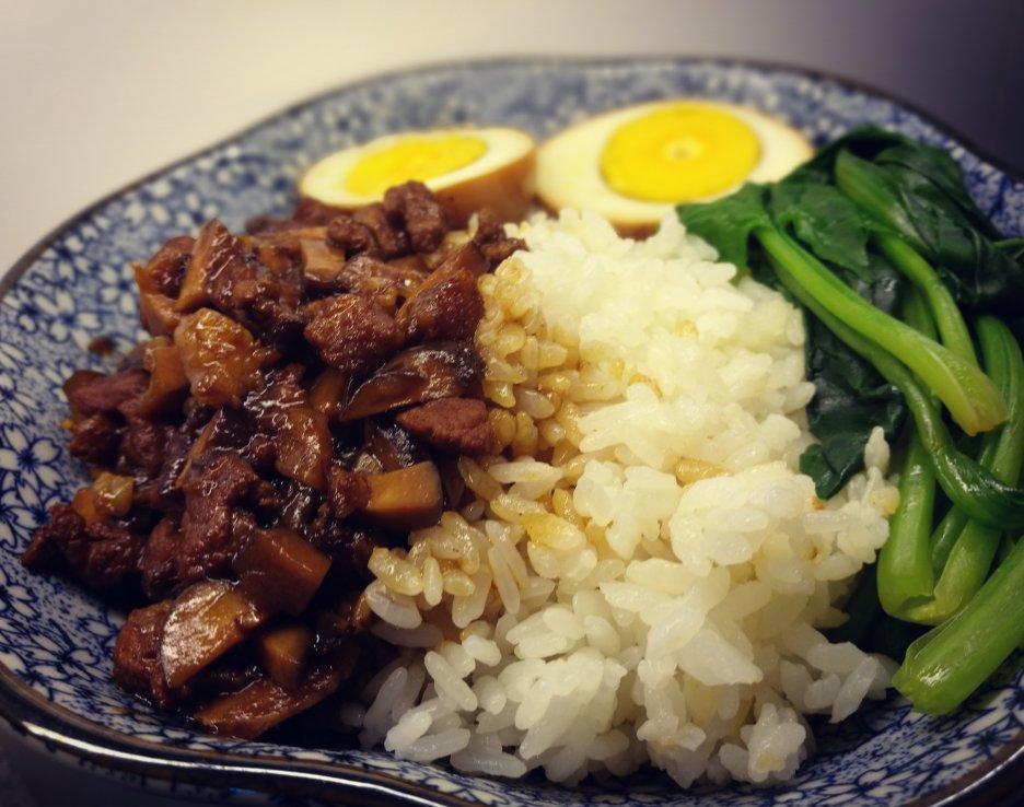 洋葱酥卤肉饭