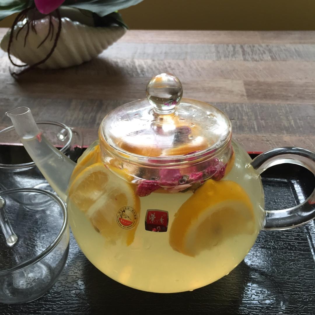 反正也得吃做的冷泡玫瑰花柠檬水