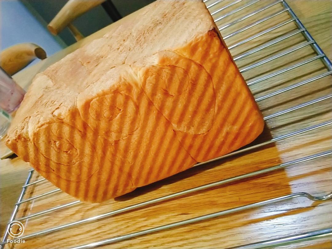 用烤箱自己做面包--手工牛奶吐司面包