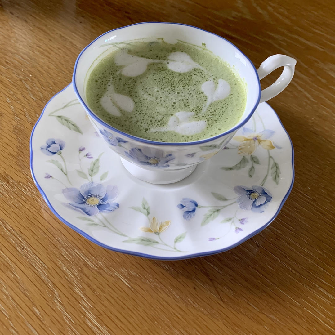 拉花抹茶拿铁