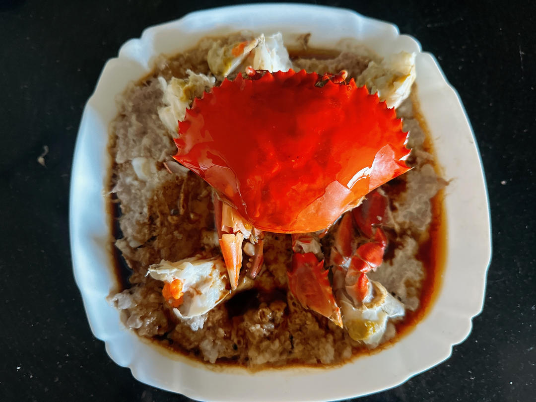 只有在酒店才能吃到的大菜，今天我来教大家如何在家就能轻松制作的肉饼蒸膏蟹 青蟹