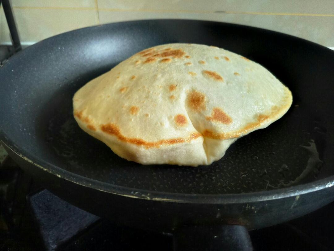 张张都鼓大泡的鸡蛋灌饼这样做不鼓大泡都难