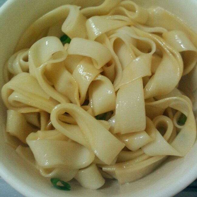 葱爆面—就是汪涵在天天向上里面做的那个啦