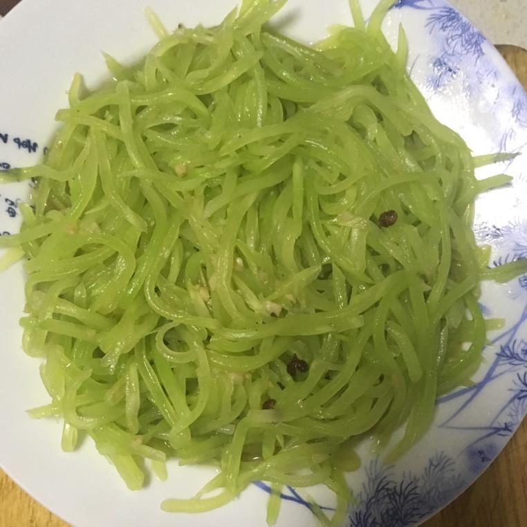 凉拌莴笋丝