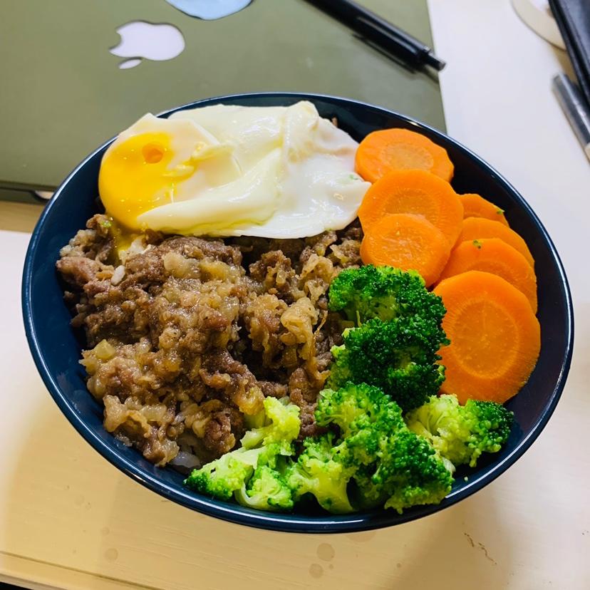 日式肥牛盖饭（牛丼）——巨好吃的超级简易懒人版
