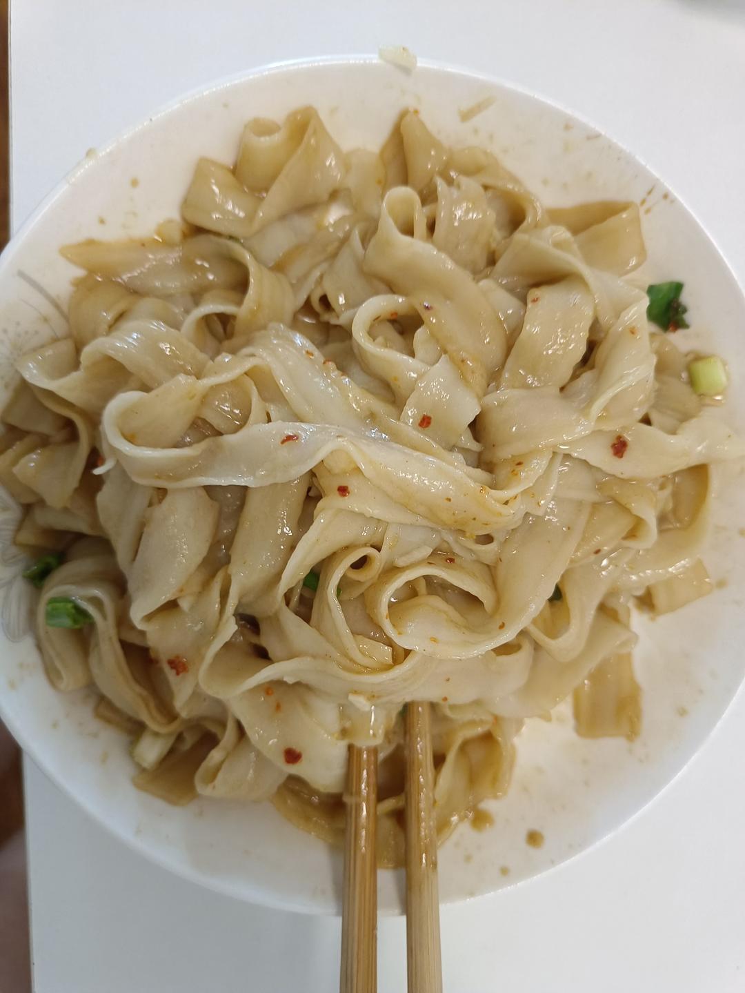 十分钟就能吃上的超简单油泼面