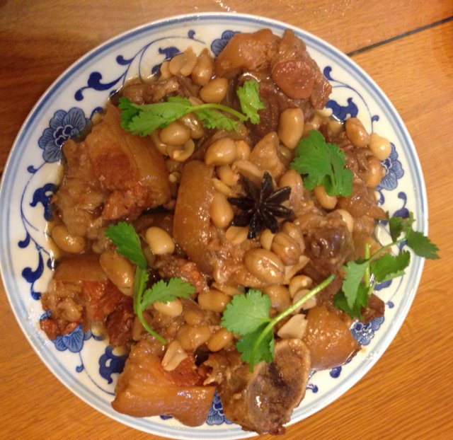 南乳花生猪脚煲