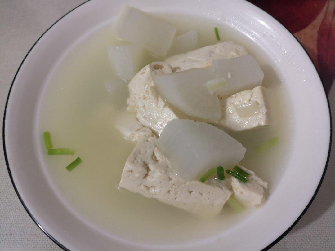 白萝卜豆腐汤